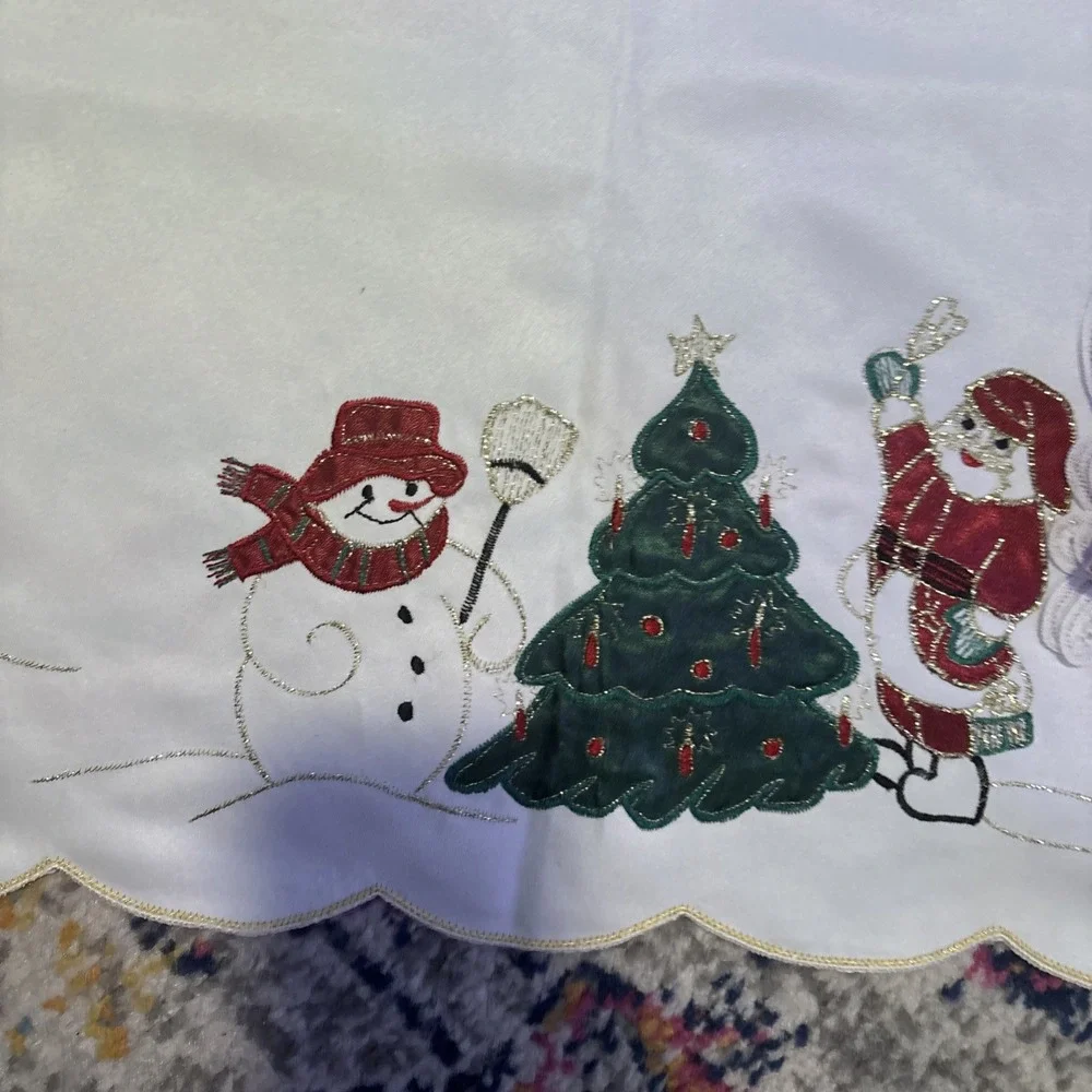 Vintage Lot Of Linen Embroidery‎ Pieces. Napkins, Hankies, Runners, Doilies.